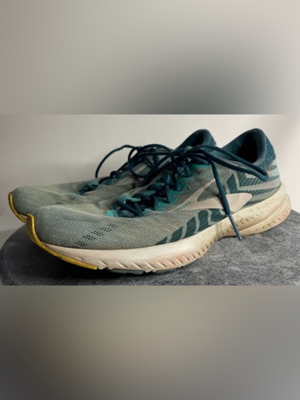 💛 Brooks Launch Tennis Shoes Blue And White 10